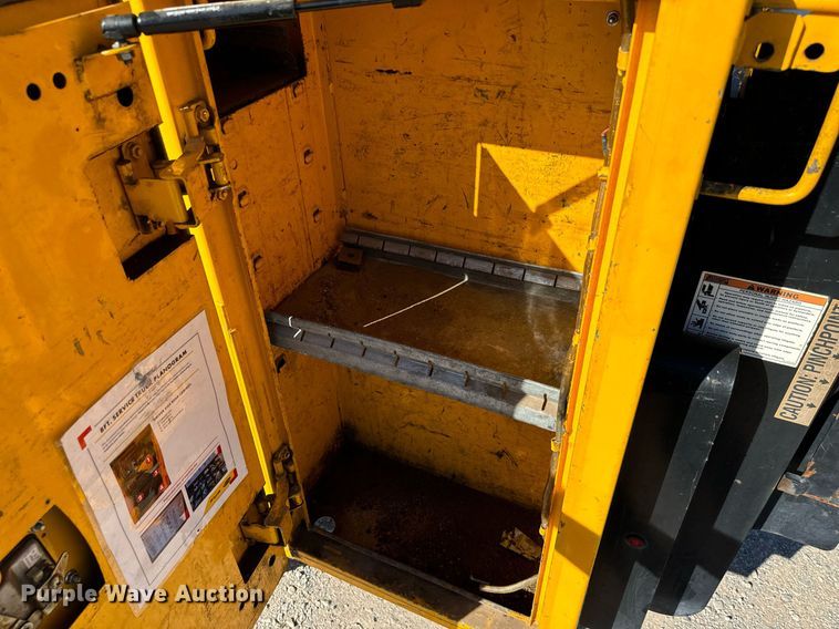 image for item EQ2244 2016 Ford F350 Super Duty utility bed pickup truck