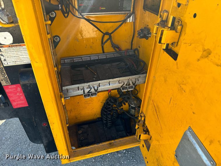 image for item EQ2244 2016 Ford F350 Super Duty utility bed pickup truck