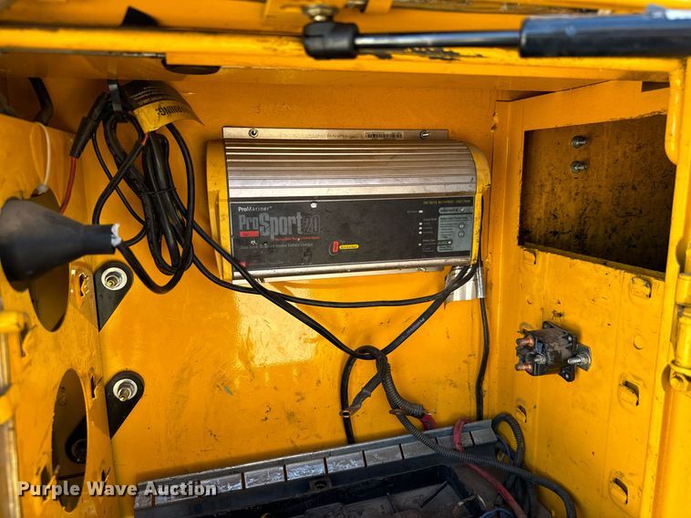 image for item EQ2244 2016 Ford F350 Super Duty utility bed pickup truck