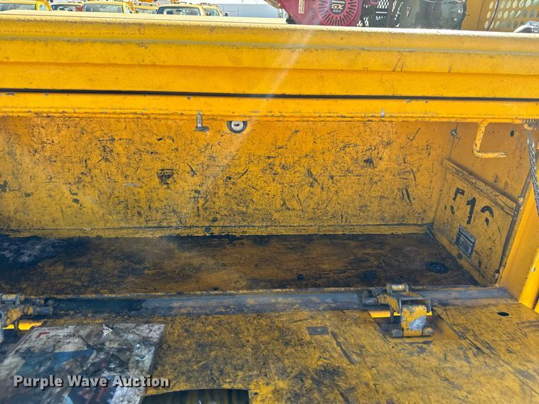 image for item EQ2244 2016 Ford F350 Super Duty utility bed pickup truck