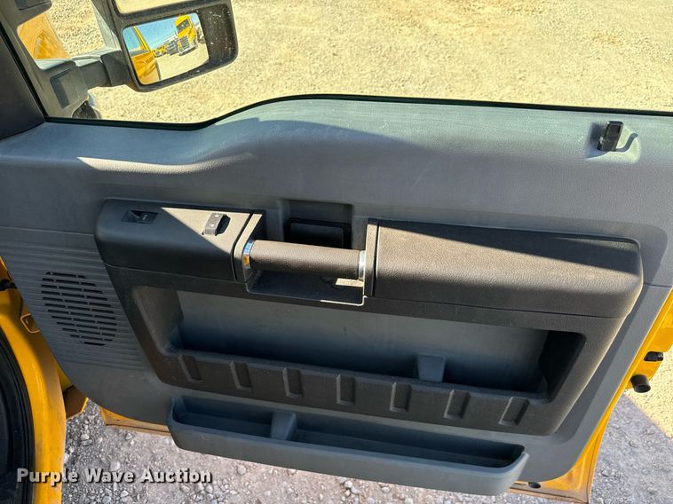 image for item EQ2244 2016 Ford F350 Super Duty utility bed pickup truck