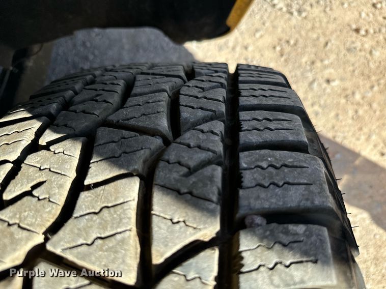 image for item EQ2244 2016 Ford F350 Super Duty utility bed pickup truck