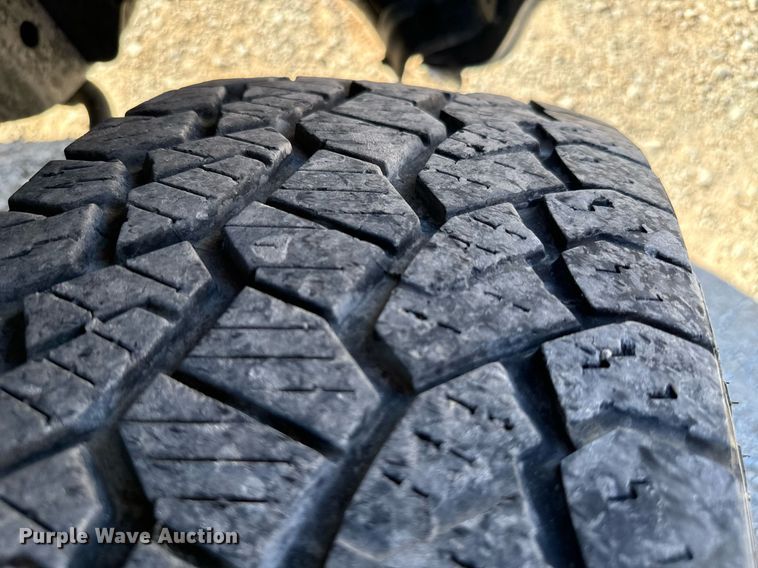 image for item EQ2244 2016 Ford F350 Super Duty utility bed pickup truck