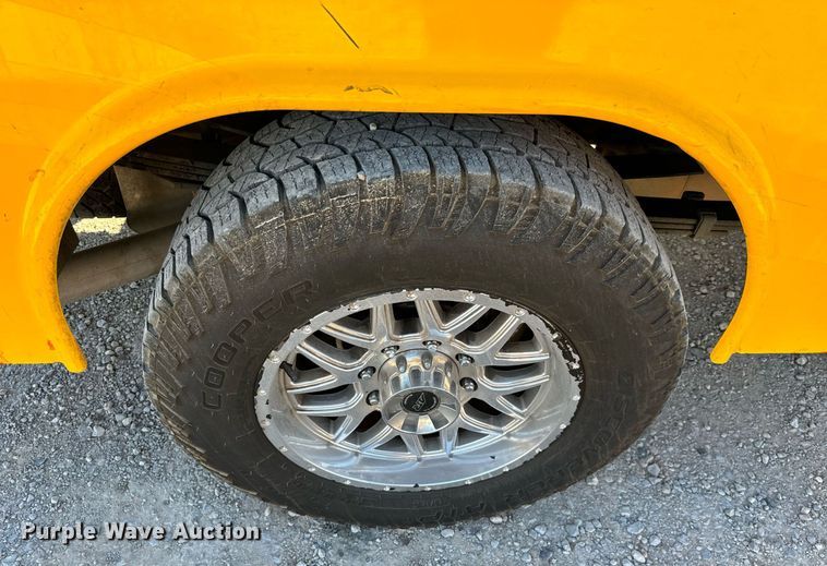 image for item EQ2244 2016 Ford F350 Super Duty utility bed pickup truck