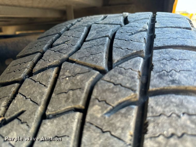 image for item EQ2244 2016 Ford F350 Super Duty utility bed pickup truck