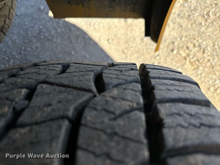 image for item EQ2244 2016 Ford F350 Super Duty utility bed pickup truck