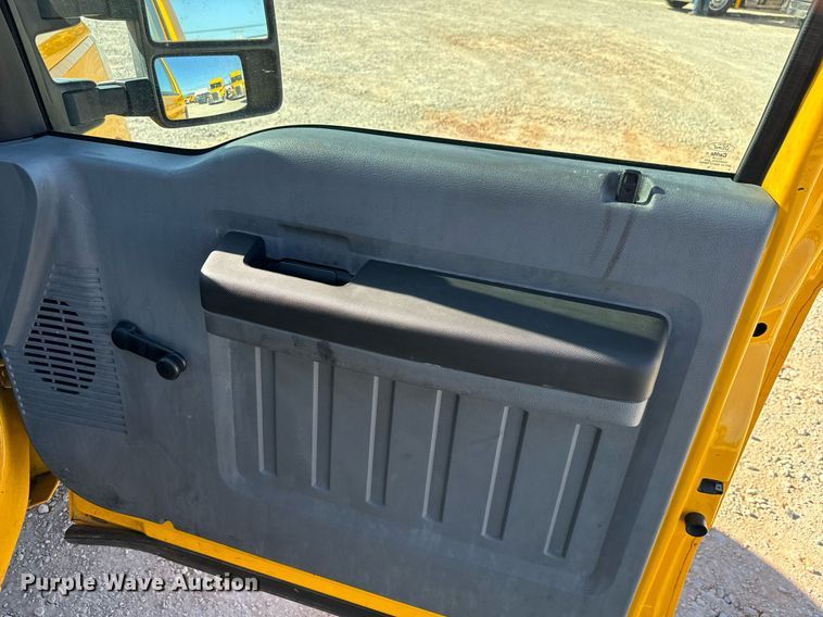 image for item EQ2246 2015 Ford F350 Super Duty utility bed pickup truck