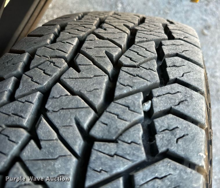 image for item EQ2246 2015 Ford F350 Super Duty utility bed pickup truck