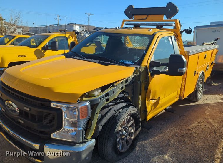 image for item EQ2248 2022 Ford  F350 Super Duty utility bed pickup truck