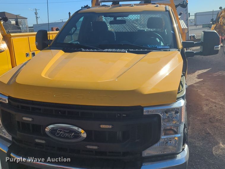 image for item EQ2248 2022 Ford  F350 Super Duty utility bed pickup truck