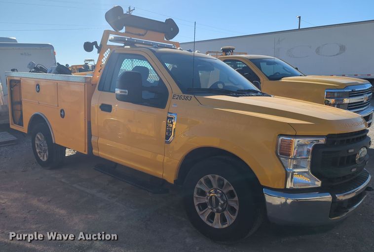 image for item EQ2248 2022 Ford  F350 Super Duty utility bed pickup truck