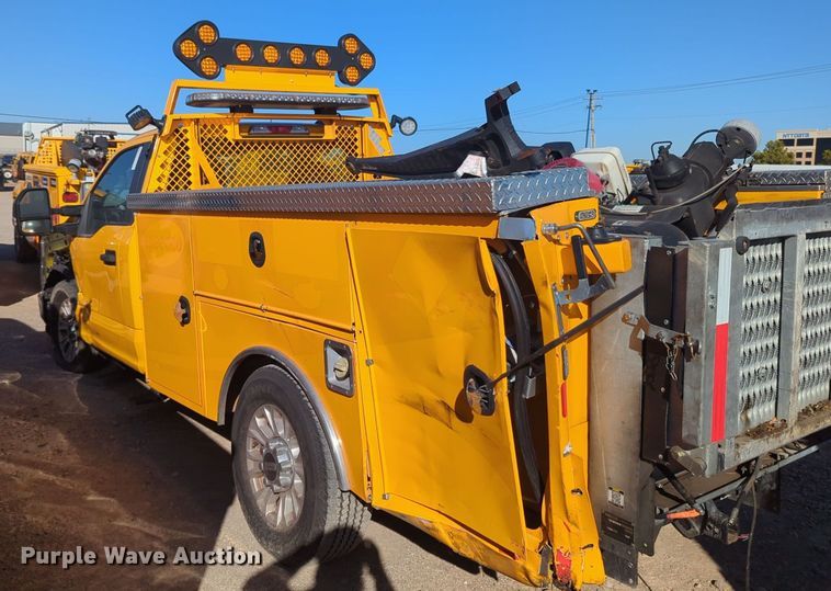 image for item EQ2248 2022 Ford  F350 Super Duty utility bed pickup truck