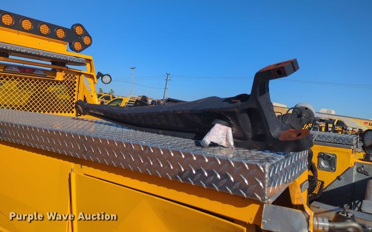 image for item EQ2248 2022 Ford  F350 Super Duty utility bed pickup truck