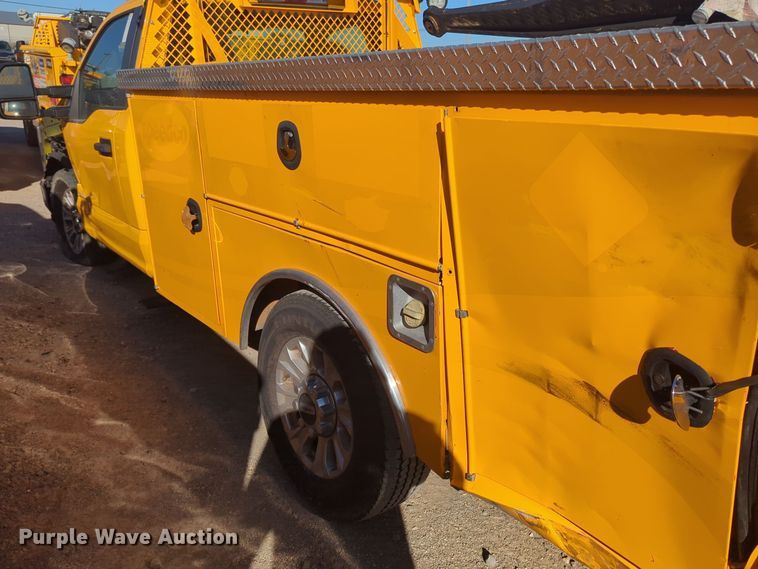 image for item EQ2248 2022 Ford  F350 Super Duty utility bed pickup truck