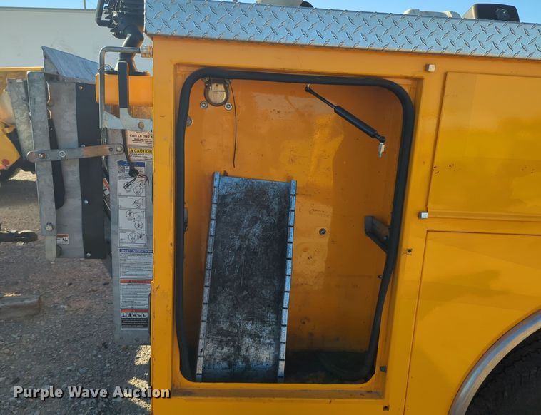 image for item EQ2248 2022 Ford  F350 Super Duty utility bed pickup truck