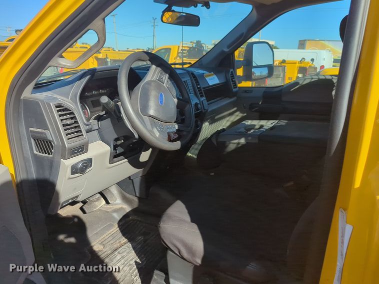 image for item EQ2248 2022 Ford  F350 Super Duty utility bed pickup truck