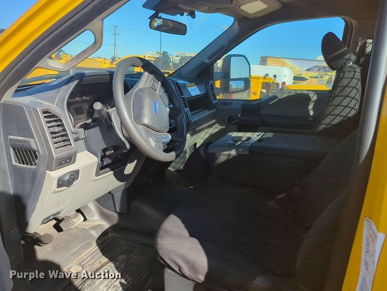 image for item EQ2248 2022 Ford  F350 Super Duty utility bed pickup truck