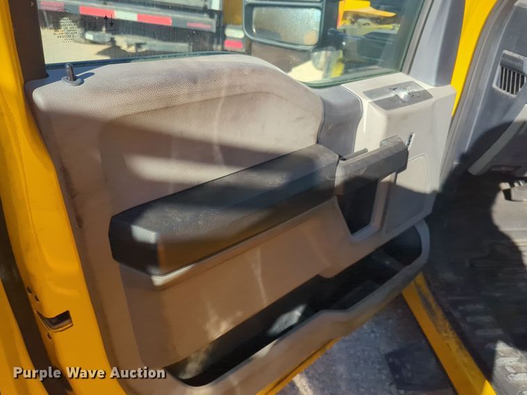 image for item EQ2248 2022 Ford  F350 Super Duty utility bed pickup truck