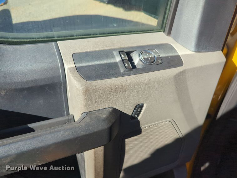 image for item EQ2248 2022 Ford  F350 Super Duty utility bed pickup truck