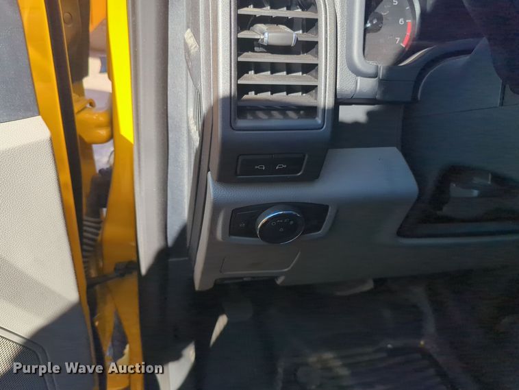 image for item EQ2248 2022 Ford  F350 Super Duty utility bed pickup truck