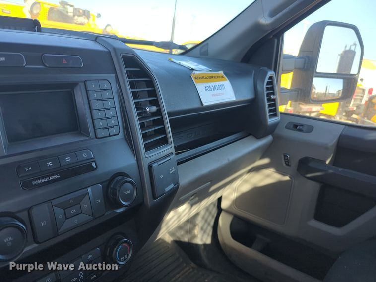 image for item EQ2248 2022 Ford  F350 Super Duty utility bed pickup truck