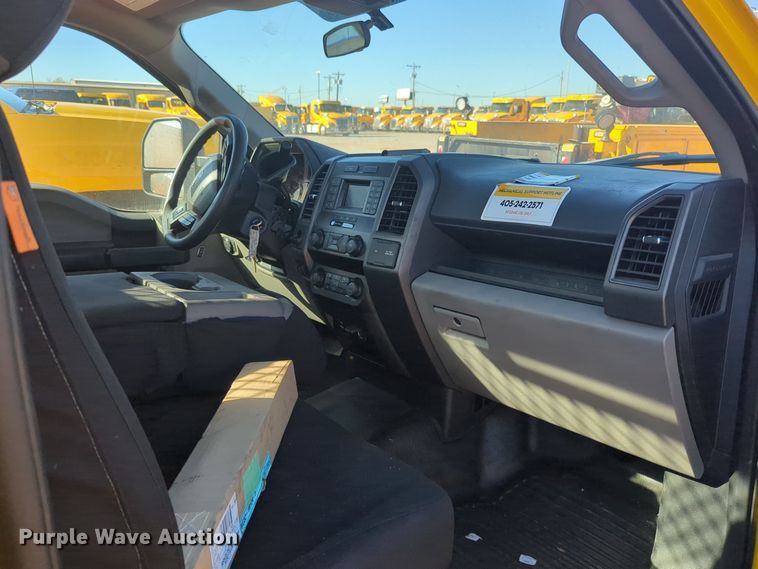 image for item EQ2248 2022 Ford  F350 Super Duty utility bed pickup truck