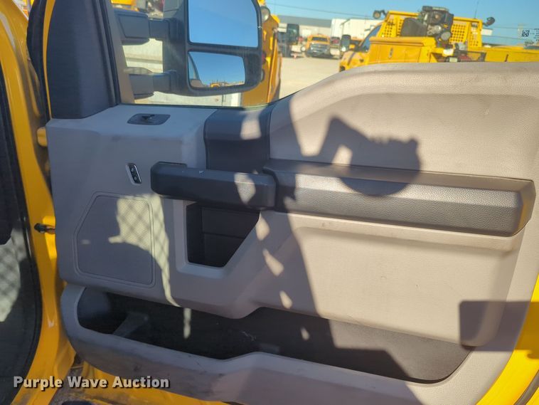 image for item EQ2248 2022 Ford  F350 Super Duty utility bed pickup truck