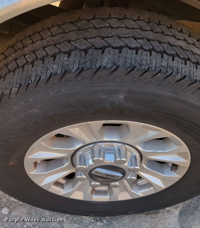 image for item EQ2248 2022 Ford  F350 Super Duty utility bed pickup truck