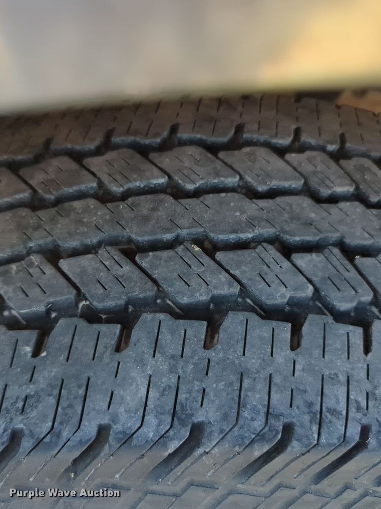 image for item EQ2248 2022 Ford  F350 Super Duty utility bed pickup truck