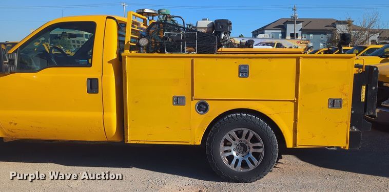 image for item EQ2250 2015 Ford  F350 Super Duty utility bed pickup truck