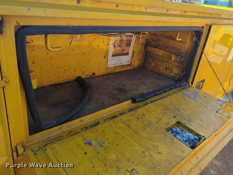 image for item EQ2250 2015 Ford  F350 Super Duty utility bed pickup truck