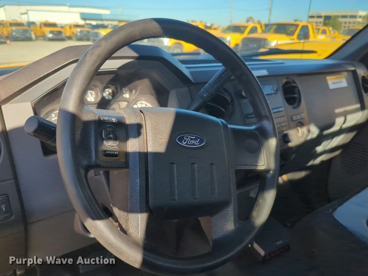 image for item EQ2250 2015 Ford  F350 Super Duty utility bed pickup truck