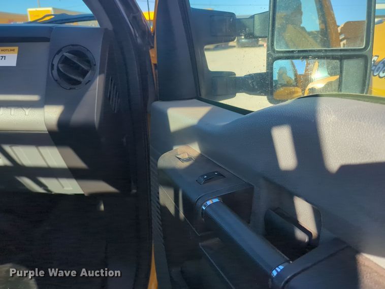 image for item EQ2250 2015 Ford  F350 Super Duty utility bed pickup truck