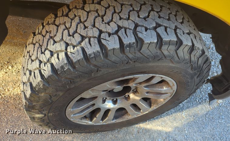 image for item EQ2250 2015 Ford  F350 Super Duty utility bed pickup truck