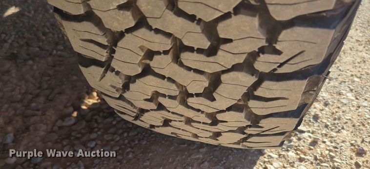 image for item EQ2250 2015 Ford  F350 Super Duty utility bed pickup truck