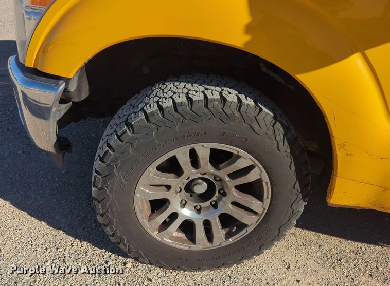 image for item EQ2250 2015 Ford  F350 Super Duty utility bed pickup truck