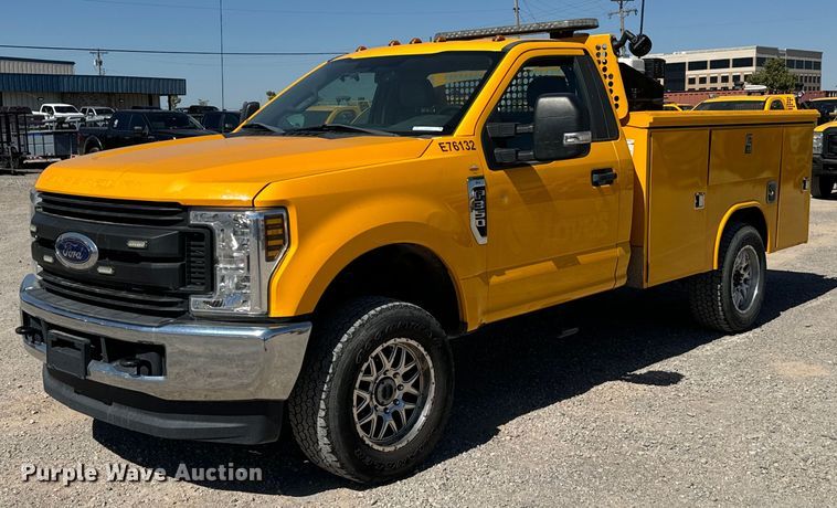 image for item EQ2252 2019 Ford F350 Super Duty utility bed pickup truck