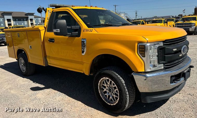 image for item EQ2252 2019 Ford F350 Super Duty utility bed pickup truck