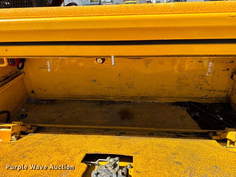 image for item EQ2252 2019 Ford F350 Super Duty utility bed pickup truck