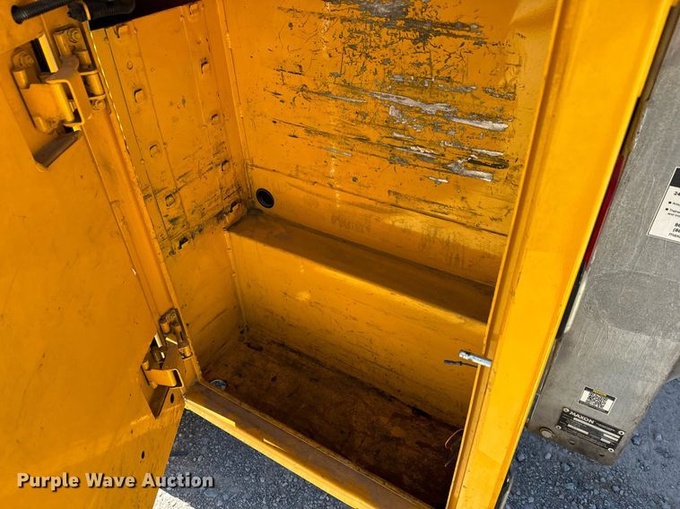 image for item EQ2252 2019 Ford F350 Super Duty utility bed pickup truck