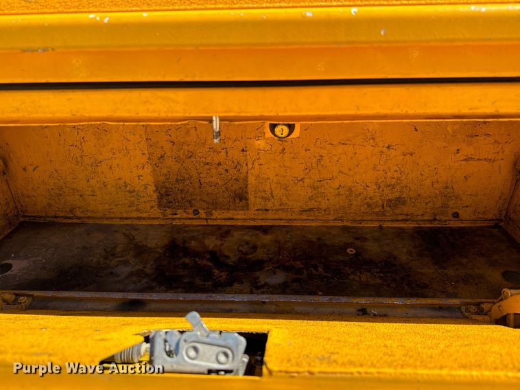 image for item EQ2252 2019 Ford F350 Super Duty utility bed pickup truck