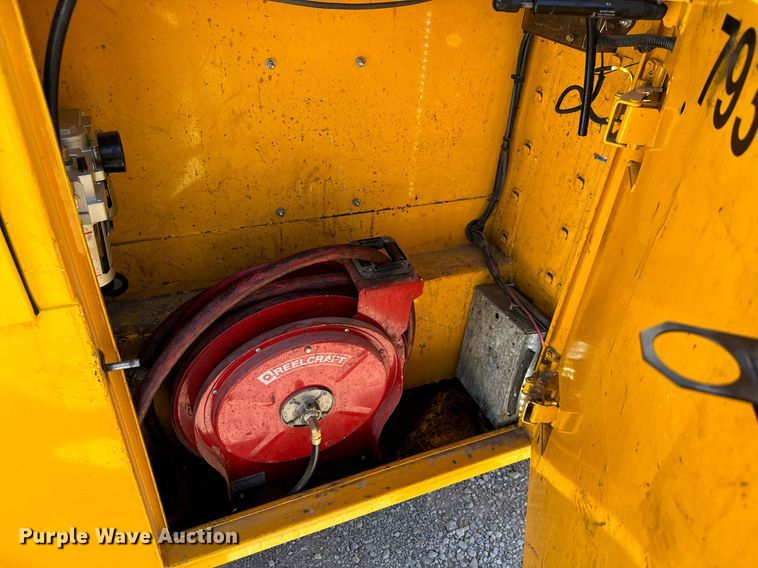 image for item EQ2252 2019 Ford F350 Super Duty utility bed pickup truck