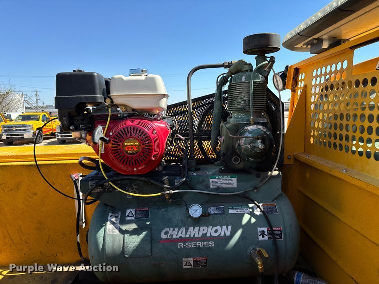 image for item EQ2252 2019 Ford F350 Super Duty utility bed pickup truck