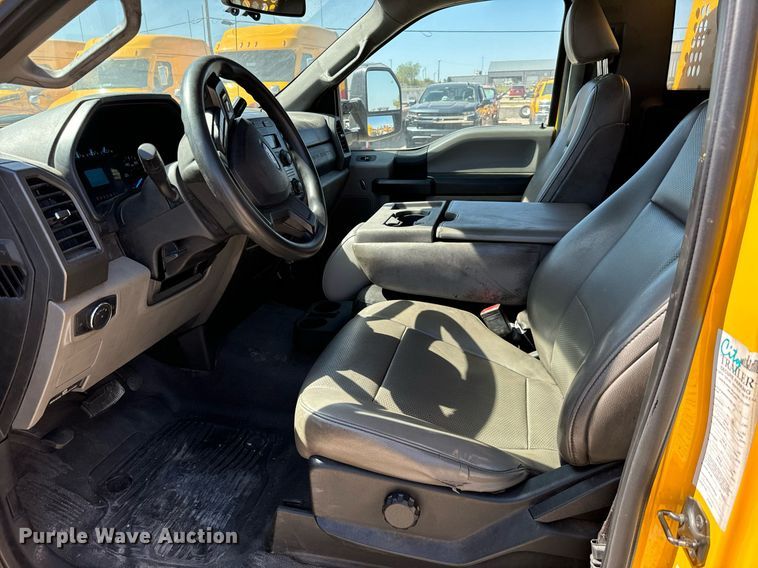 image for item EQ2252 2019 Ford F350 Super Duty utility bed pickup truck