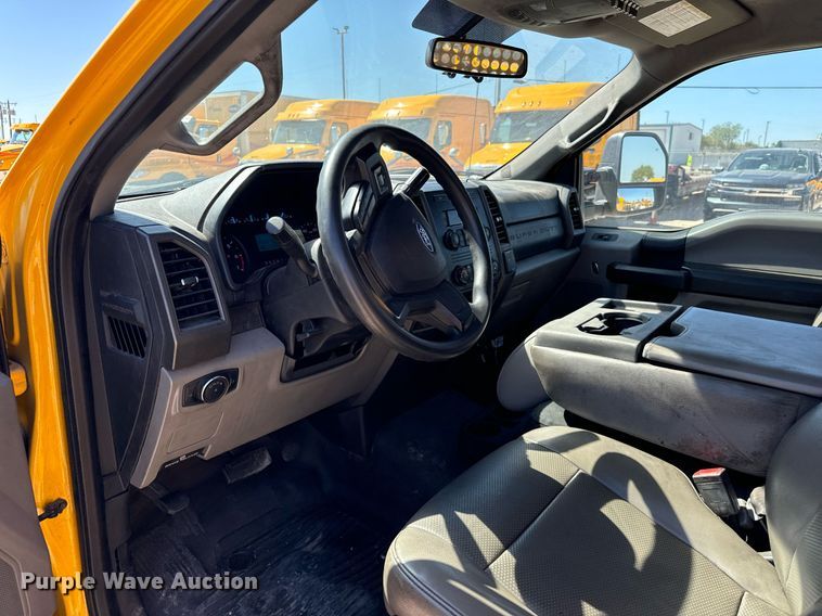 image for item EQ2252 2019 Ford F350 Super Duty utility bed pickup truck