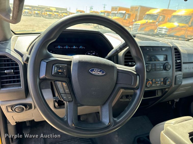 image for item EQ2252 2019 Ford F350 Super Duty utility bed pickup truck