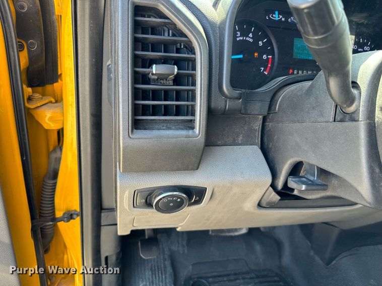 image for item EQ2252 2019 Ford F350 Super Duty utility bed pickup truck