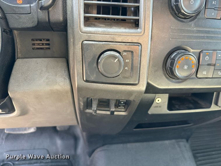 image for item EQ2252 2019 Ford F350 Super Duty utility bed pickup truck