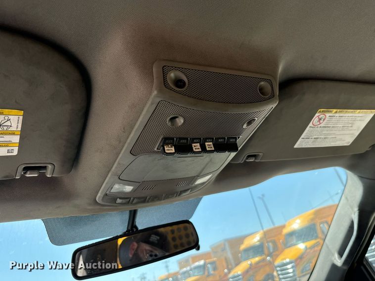 image for item EQ2252 2019 Ford F350 Super Duty utility bed pickup truck