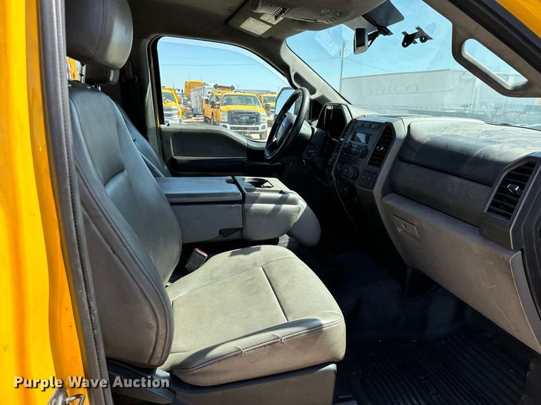 image for item EQ2252 2019 Ford F350 Super Duty utility bed pickup truck